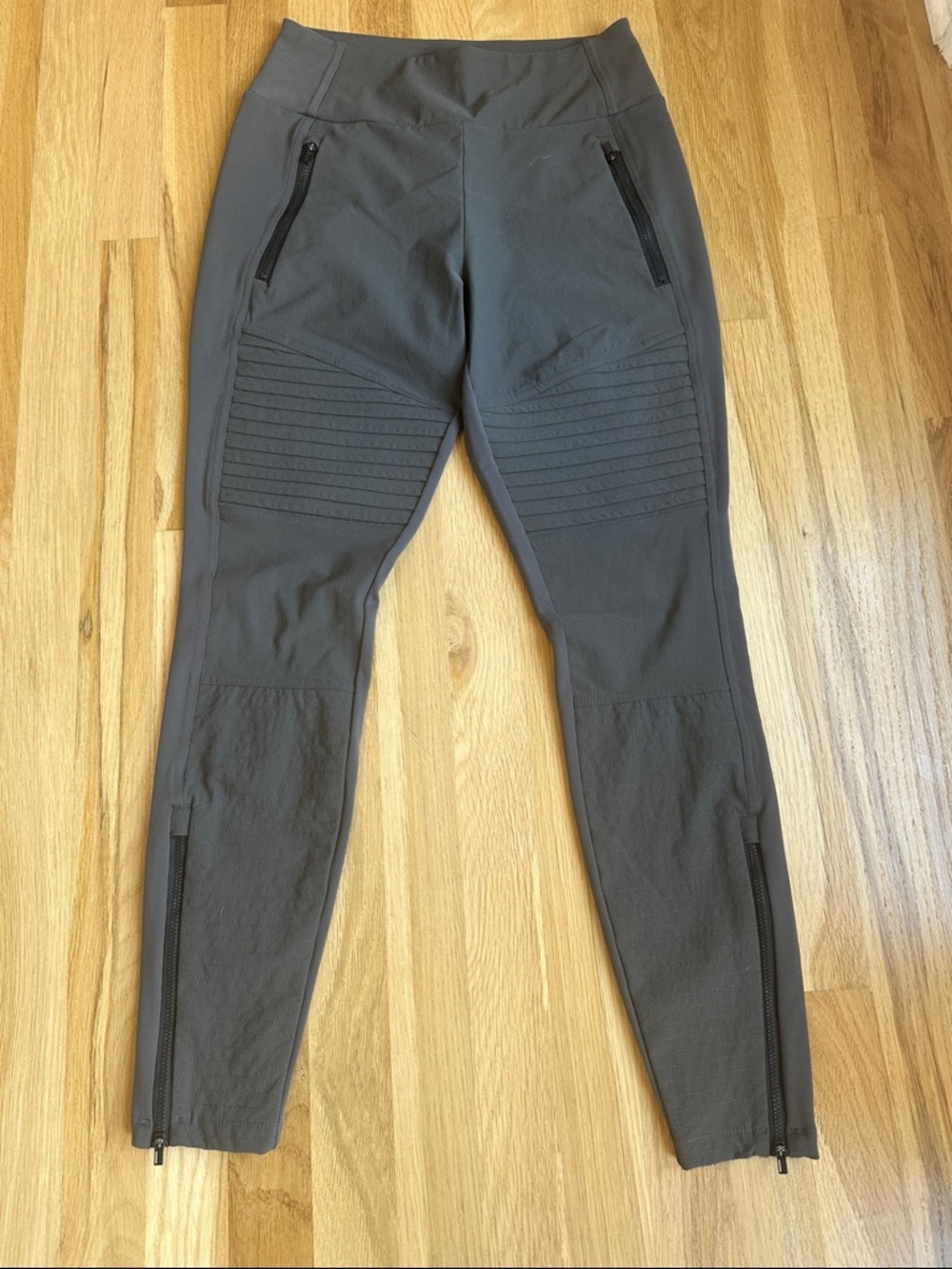 Athleta Olive Green Headlands Hybrid Moto Tight